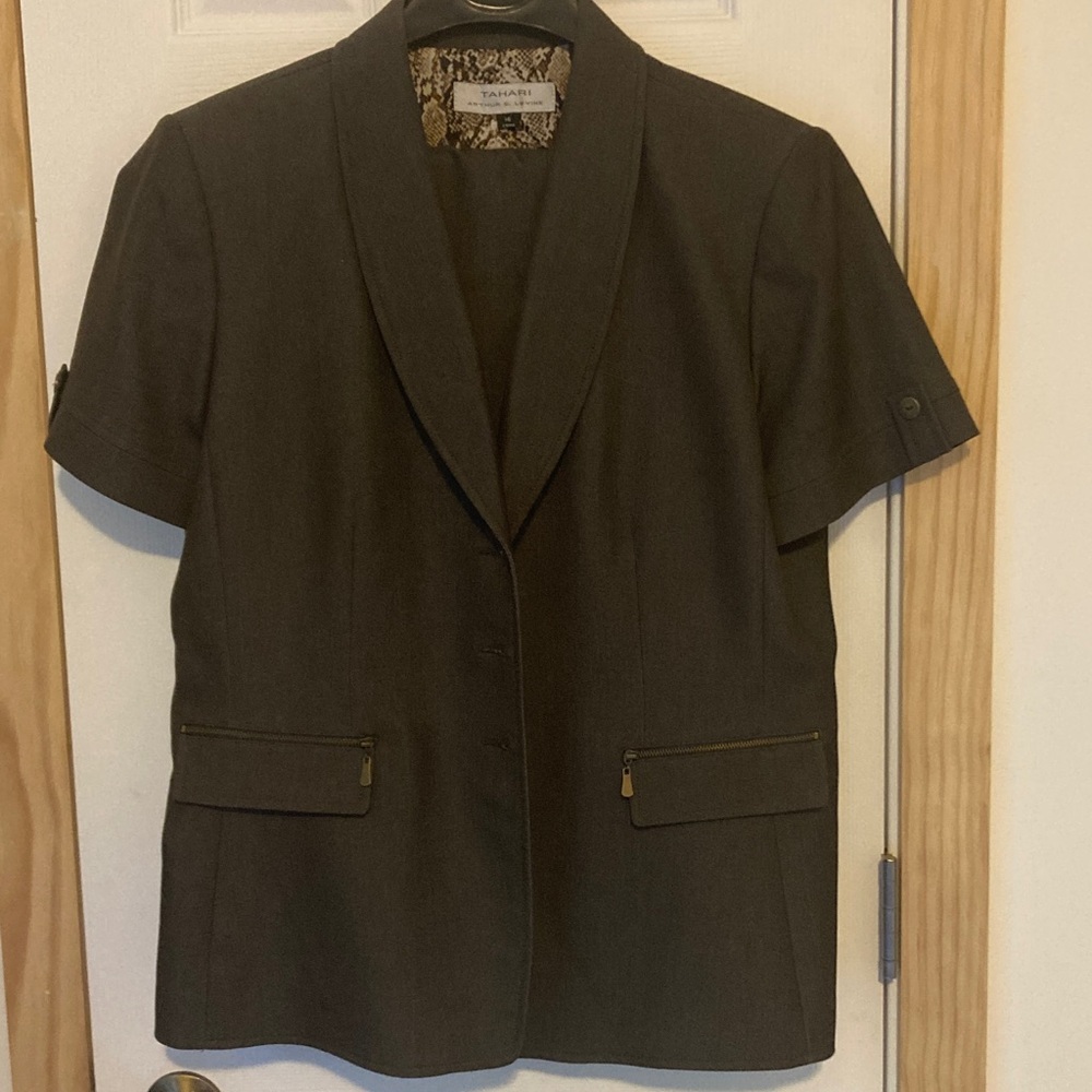 Tahari Women's Short Sleeve Blazer & Pant set Dark Brown